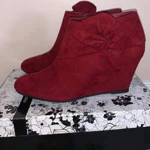 Chinese Laundry women’s size 10 suede Cherry Red booties